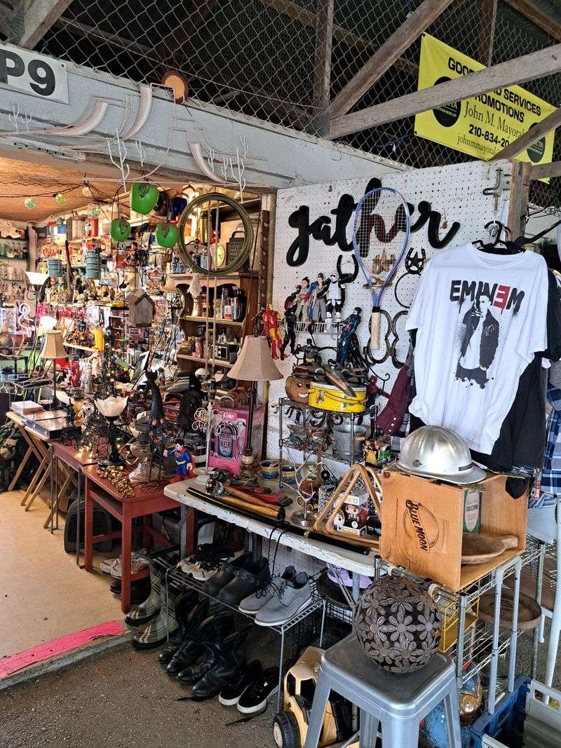 The Friendly Local Shopping Community