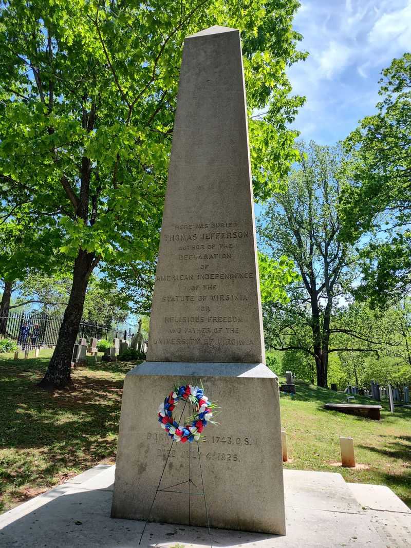 Jefferson's Grave Sits Near Descendants He Never Acknowledged