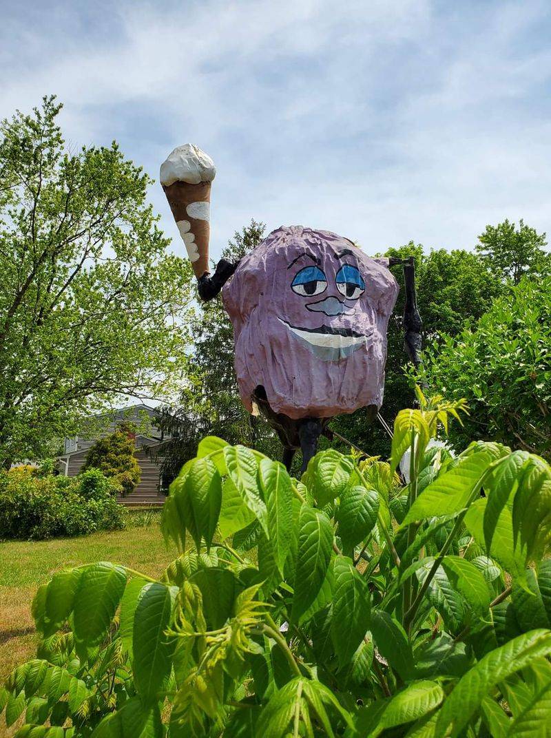 The Giant Raisin, 617 Zion Rd, Egg Harbor Township, NJ 08234