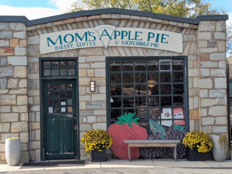 Mom's Apple Pie Bakery
