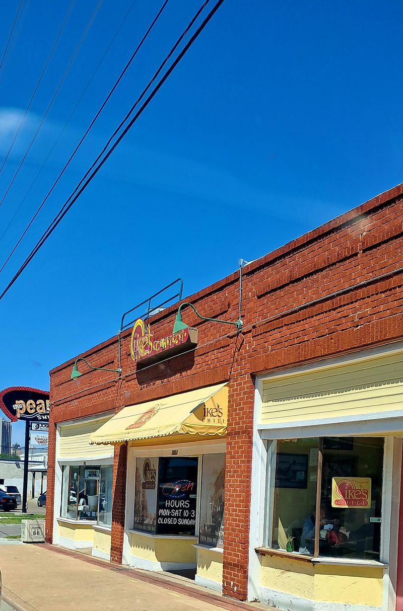 Ike's Chili House