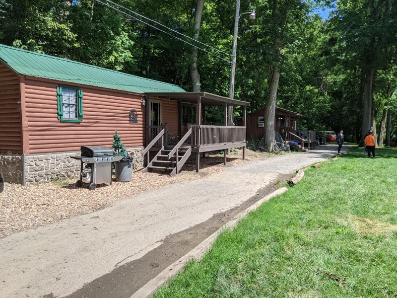 Riverwood Log Cabins (Maumee River)