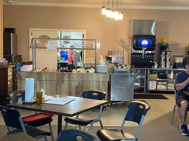 A No-Frills Buffet That Feels Like Family