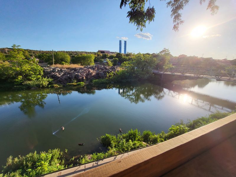 A Creekside Setting That Stops You in Your Tracks