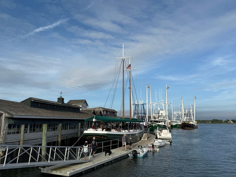 Harbor Views That Make Every Meal Feel Like a Vacation