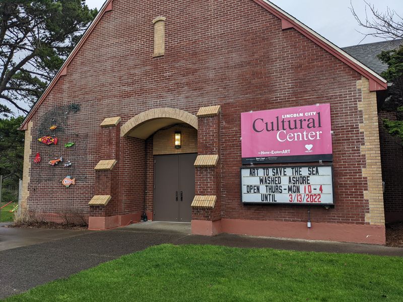 The Ghost Tour Locals Whisper About After Dark
