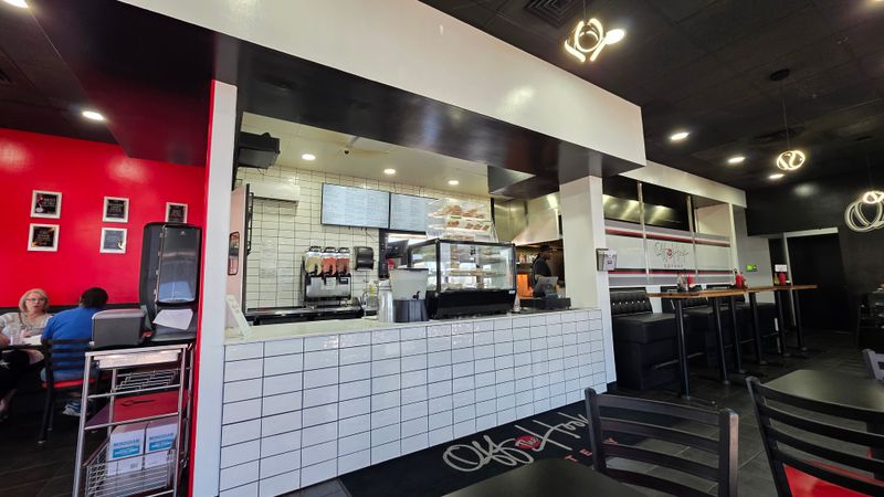 Counter Service Charm That Feels Like Home