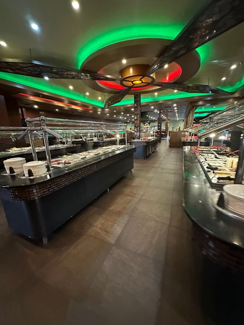 A Buffet That Lets You Start With BBQ Favorites