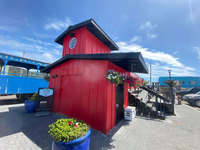 Layovers in Charming Coastal Towns