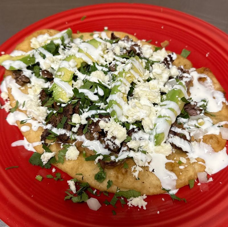 Plates That Reflect Everyday Authenticity