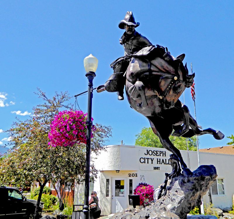 Art Walk and Bronze Heritage on Main