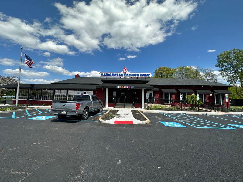 Live Music Mondays and Trivia Nights Create Festive Atmosphere