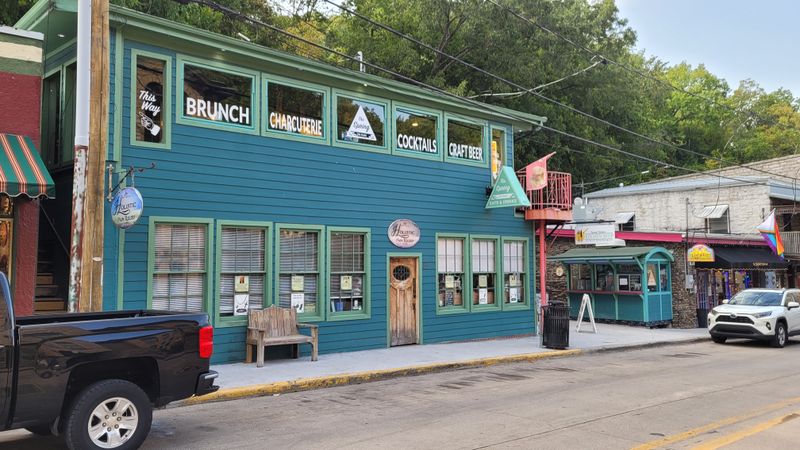 Lunch Spots Locals Proudly Recommend