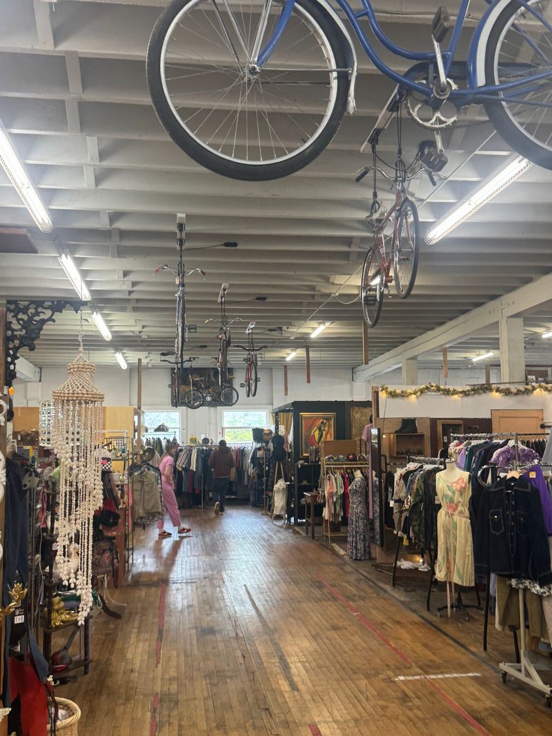 Memory Den Antique Mall (Portland)