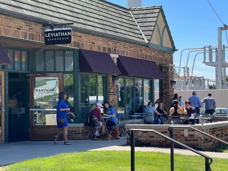 Welcoming Atmosphere in a Charming Neighborhood Location