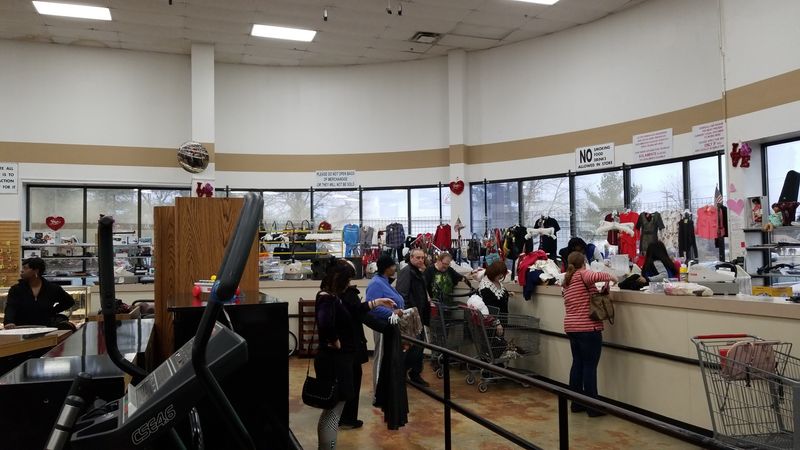 Cash-Only Policy That Keeps Prices Lower for Smart Shoppers