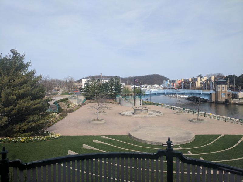 Lighthouse Place Premium Outlets Offer Retail Therapy