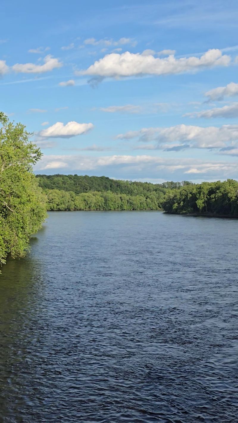Delaware River Valley Scenic Byway With Riverside Town Stops