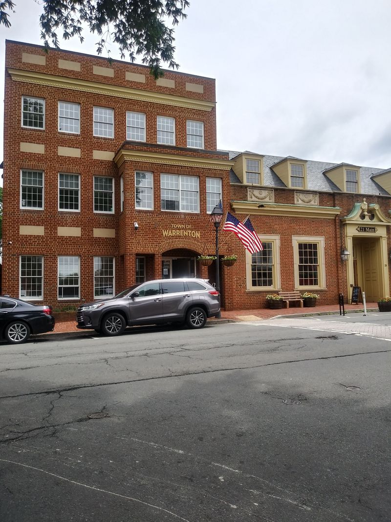 Warrenton: Equestrian Elegance