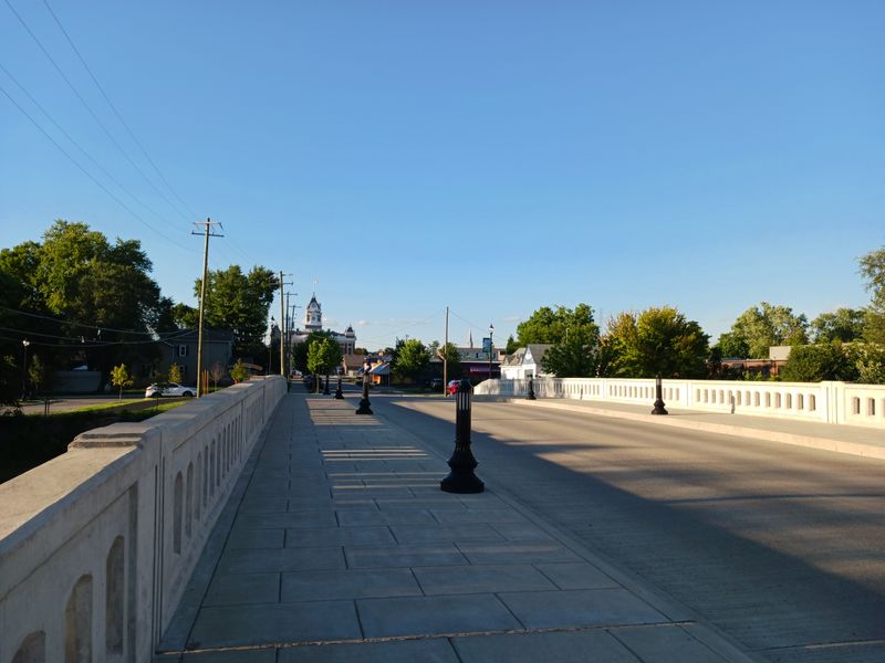 The Grave in the Middle of the Road