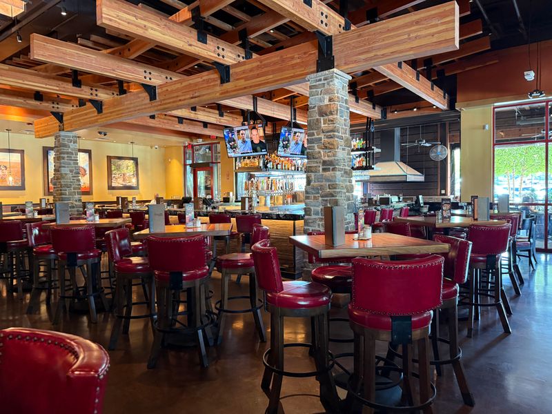 Lazy Dog Restaurant & Bar (Chantilly & Fairfax)