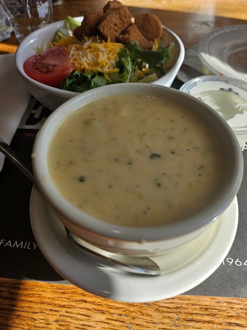 Soup, Salad, and Sides That Come Standard With Your Meal