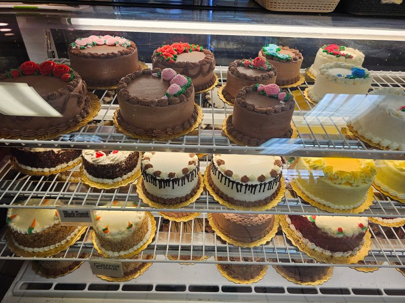 Wedding Cakes That Steal The Show