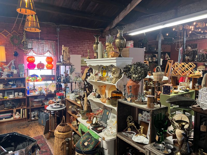 Downtown Streets That Encourage Slow Browsing