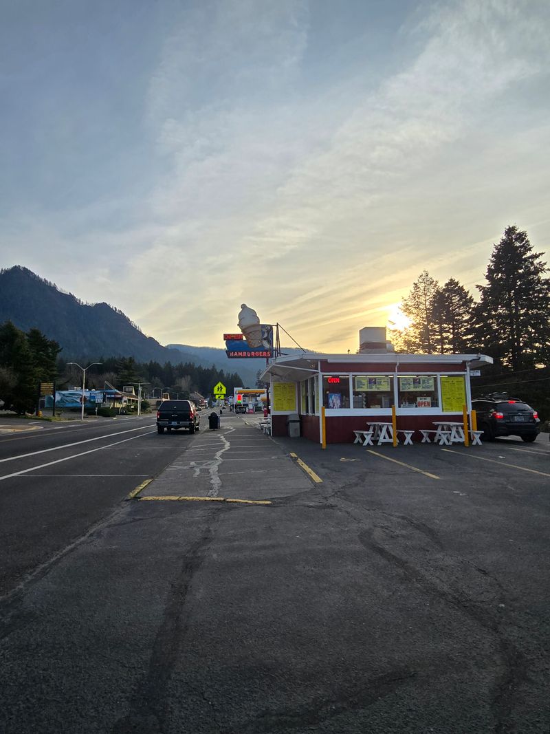 Perfect Pit Stop for Gorge Adventurers