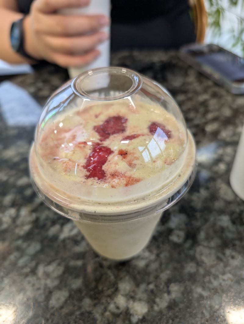 Smoothies and Specialty Drinks Beyond Traditional Coffee