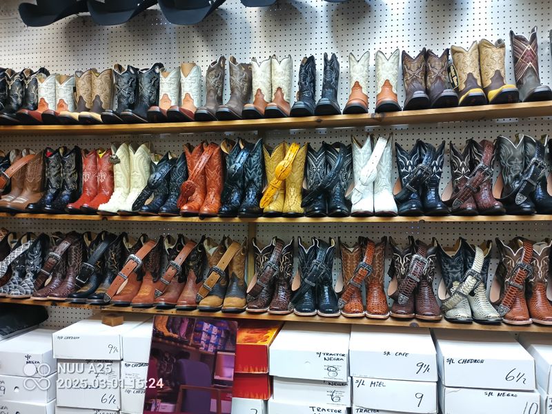 Vintage Treasures and Collectibles Around Every Corner