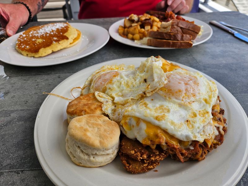 Mains That Match the Scene