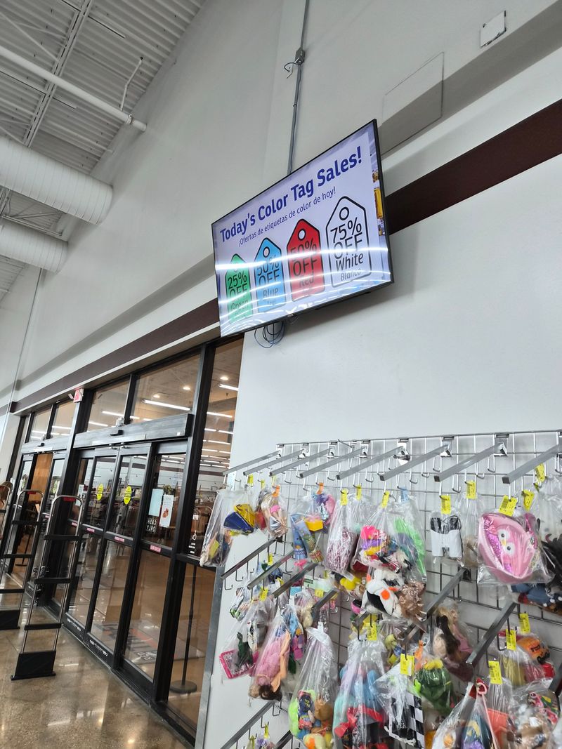 The Color Tag System That Makes Every Visit Different