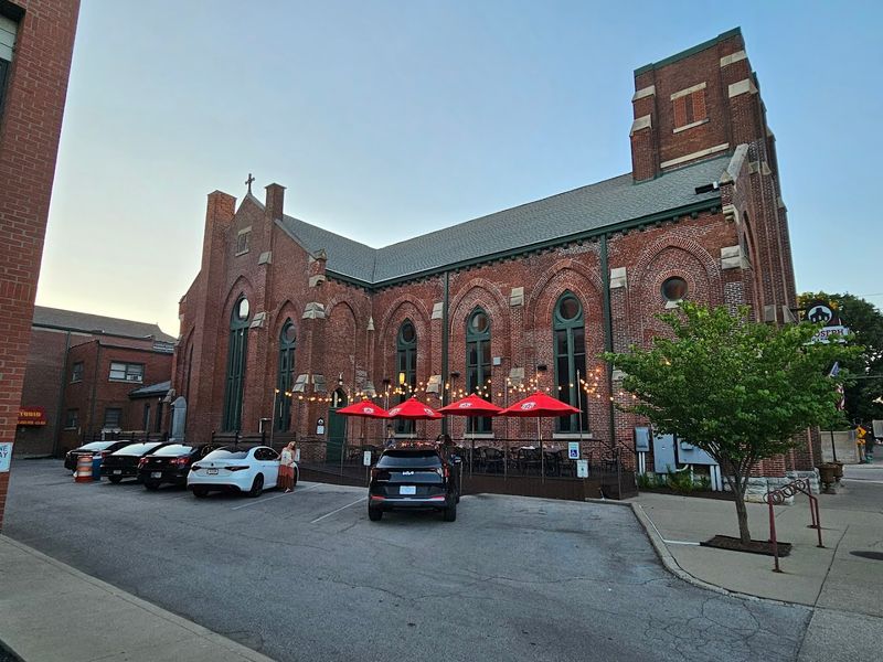 Outdoor Seating That Brings the Neighborhood to Life