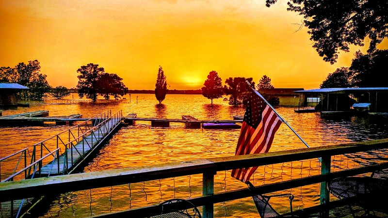 Sunset Timing Determines Peak Dining Moments