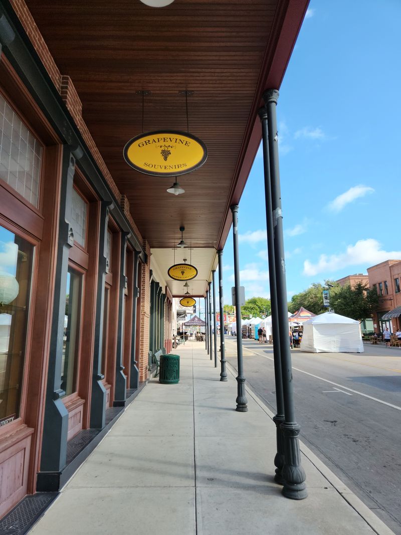 Galleries and Shops with Room to Browse