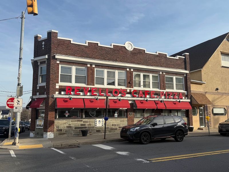 Revello’s Pizza 