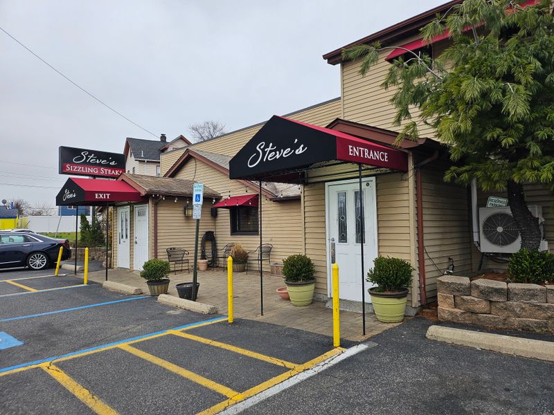 Location That Makes It Perfect for Pre-Mall or Post-Shopping Fuel