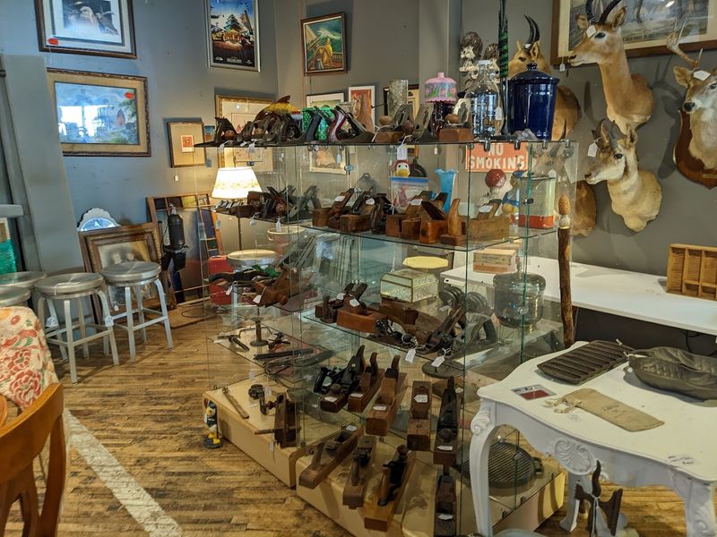 Midland Arts & Antiques Market - 907 E Michigan St, Indianapolis, IN 46202