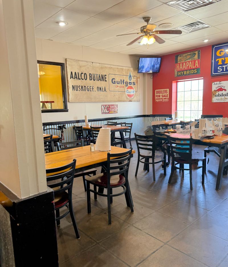 Cafeteria-Style Service That Keeps Things Moving