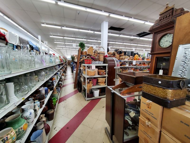 Kitchenware And Vintage Housewares That Turn Into A Cart Problem