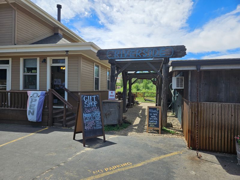 How This Riverside Cafe Turns Breakfast Into An Hour
