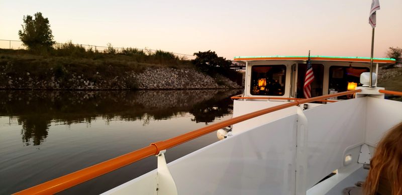 Captains Who Know How to Work a Crowd