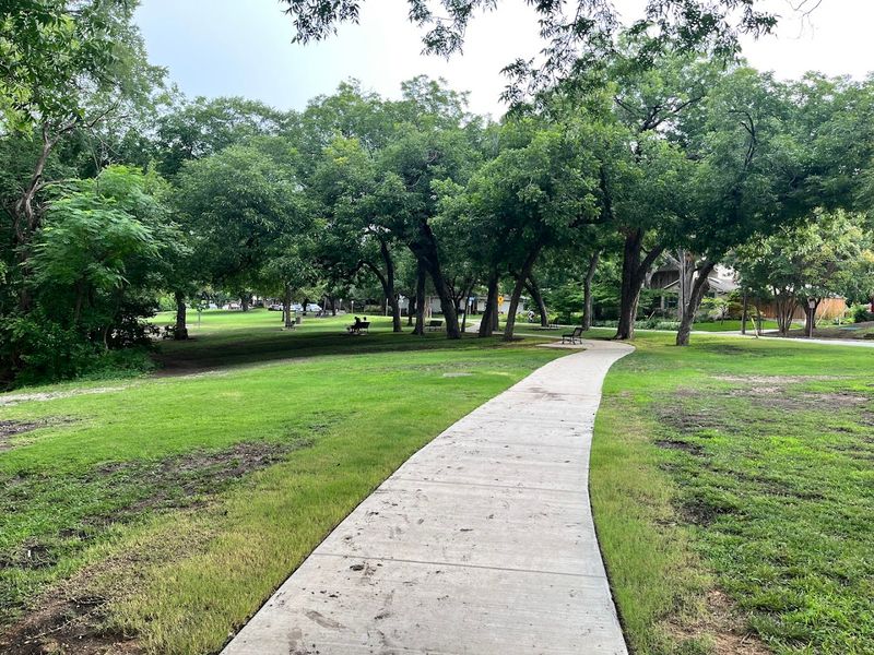 How the Neighborhood Setting Adds to the Charm