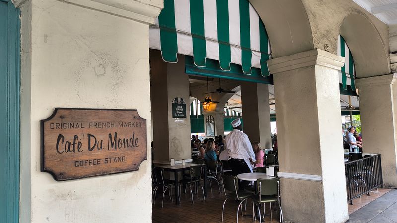 Cafe Du Monde Esplanade Avenue