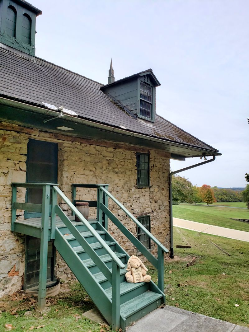 Servants' Quarters Expose Uncomfortable Truths About Luxury