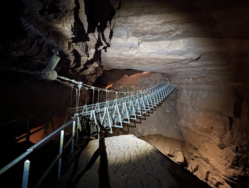 Hidden River Cave & American Cave Museum (Horse Cave) 