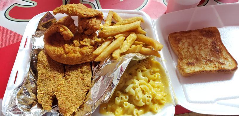 Mac and Cheese Delivers Creamy Comfort