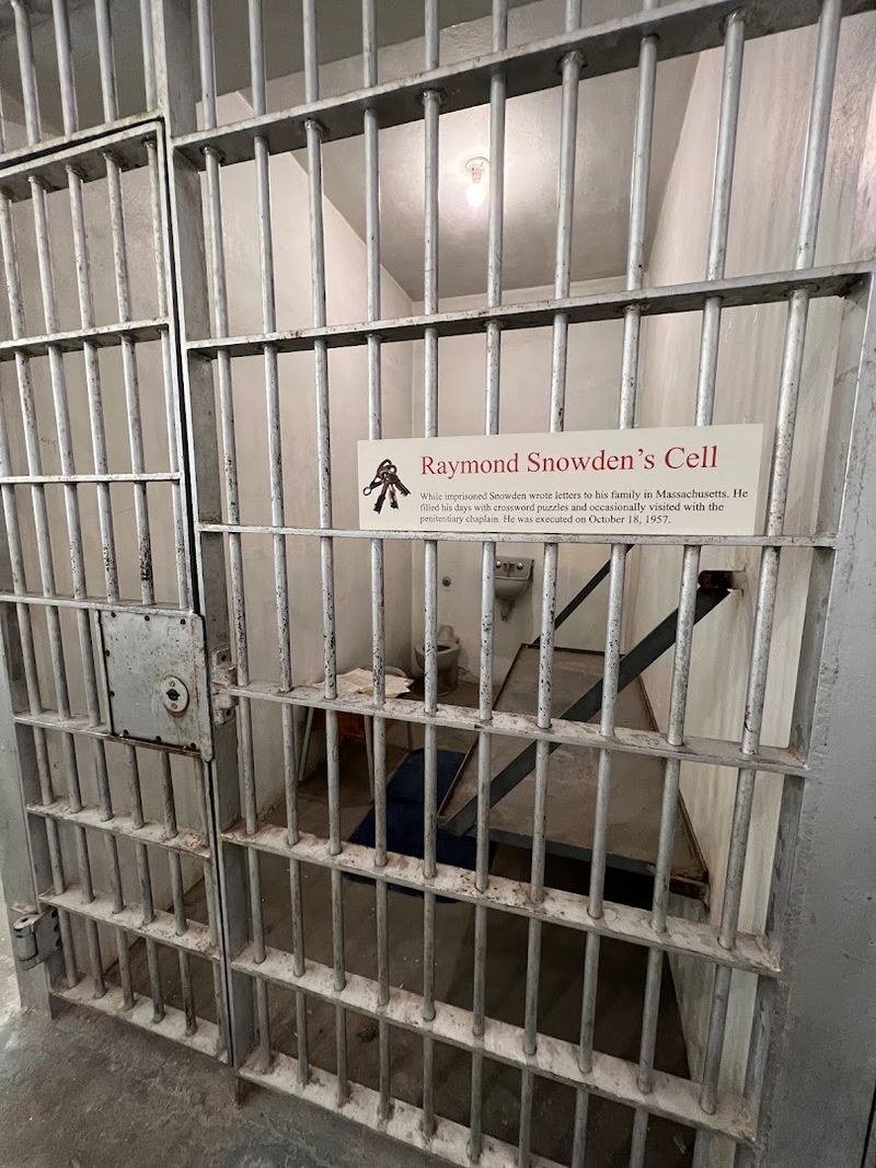 Solitary Confinement Areas Change The Mood Fast