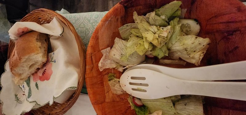 Warm Bread, Fresh Salads, and the Details That Make Dinner Feel Complete